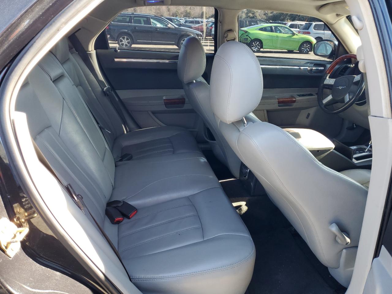 2006 Chrysler 300 - Image 10