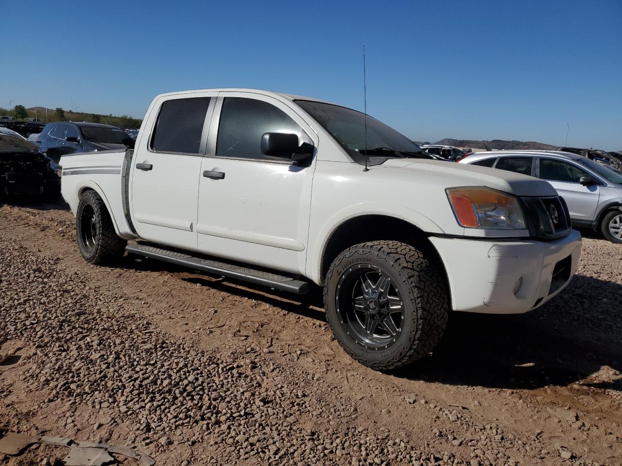 2012 Nissan Titan - Image 4