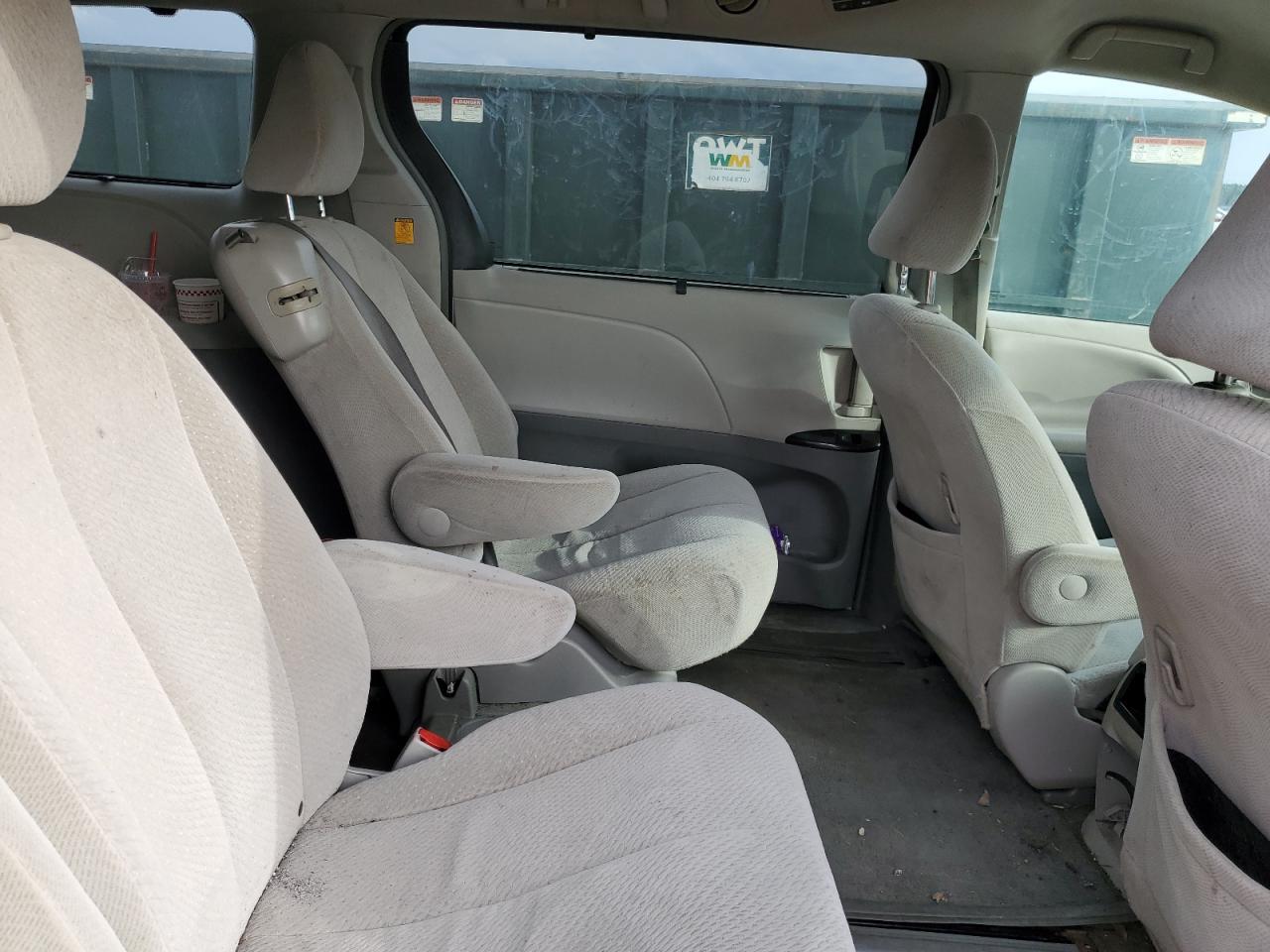 2013 Toyota Sienna - Image 11