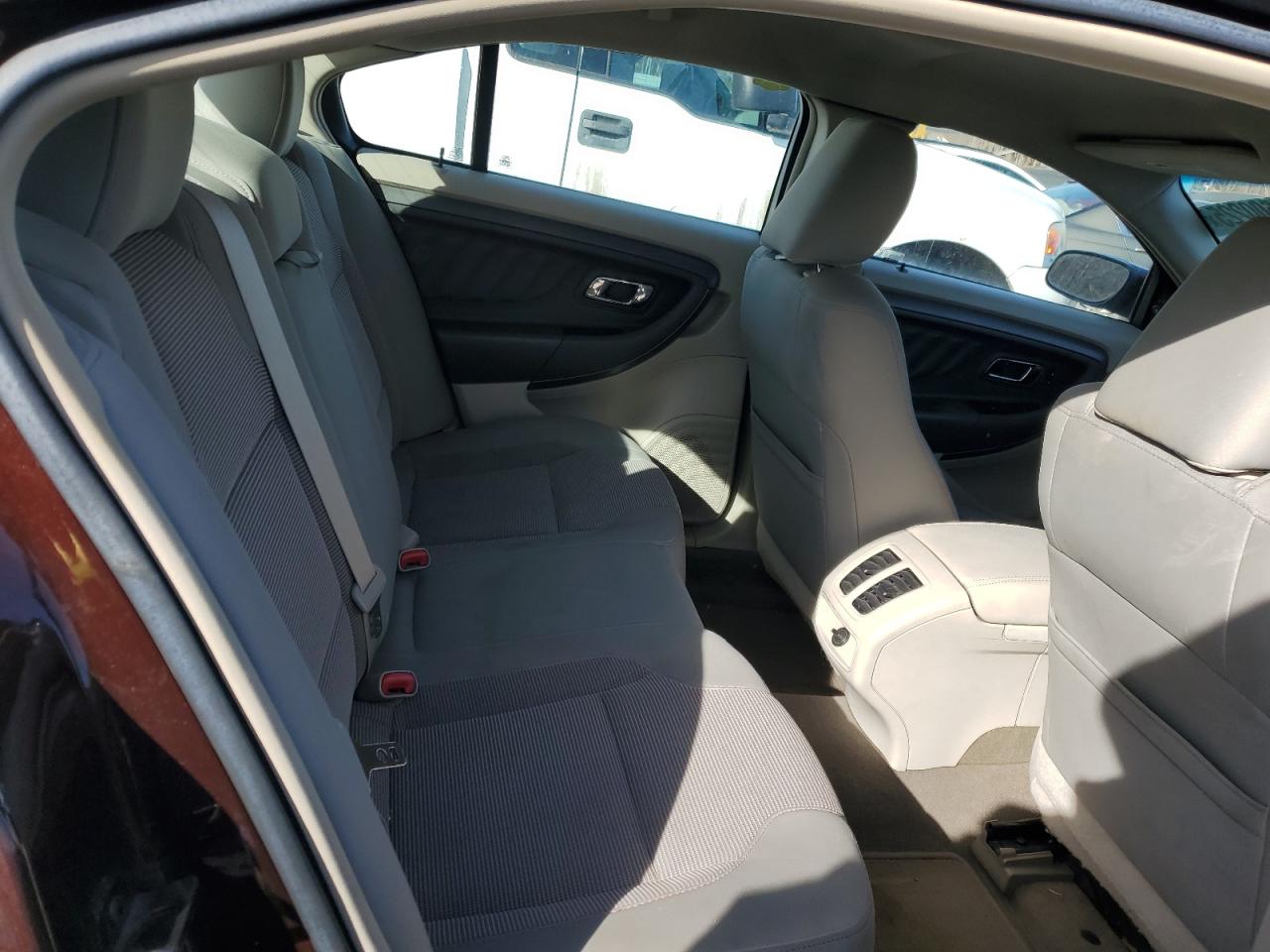2010 Ford Taurus - Image 10
