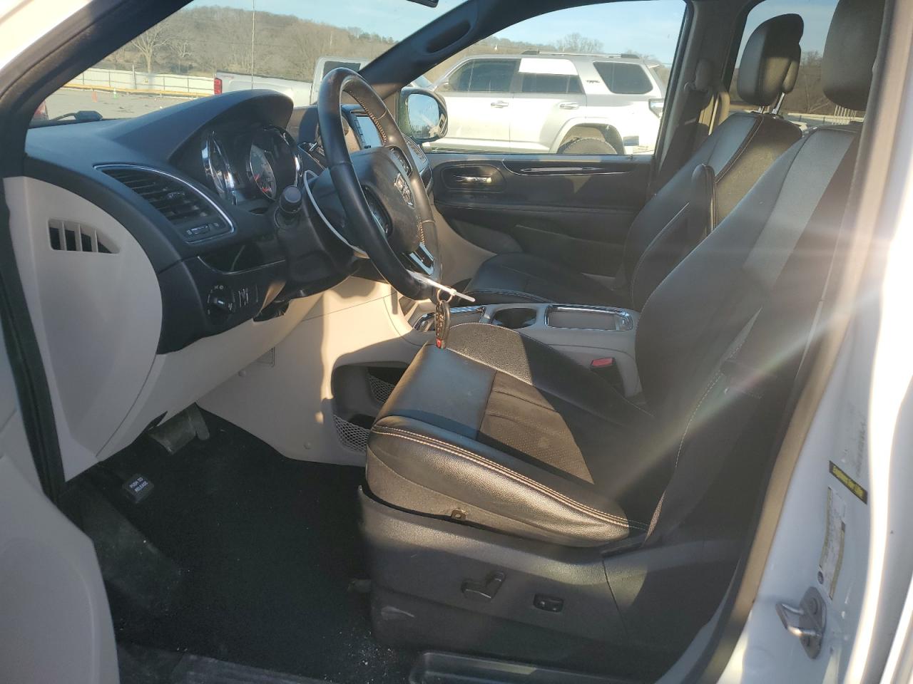 2019 Dodge Caravan - Image 7