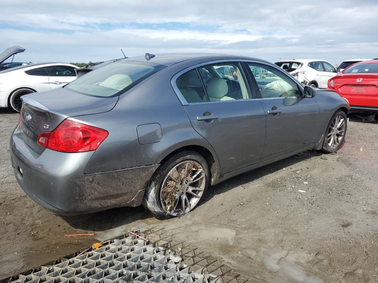 2011 Infiniti G - Image 3