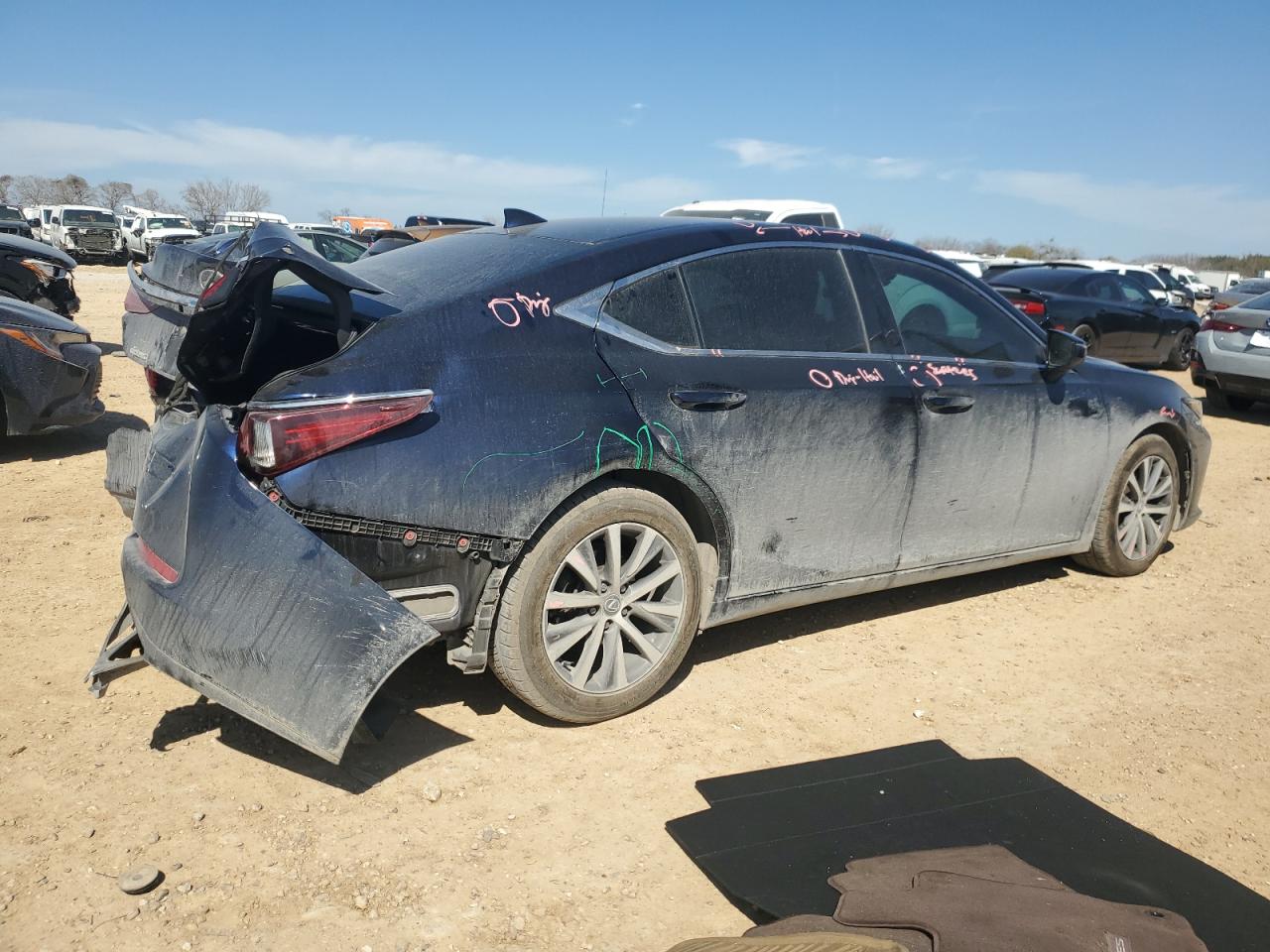 2019 Lexus ES - Image 3
