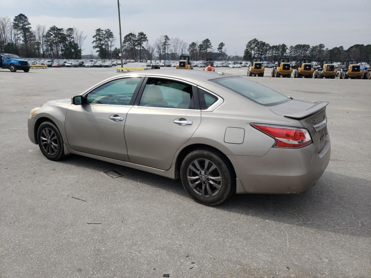 2015 Nissan Altima - Image 2