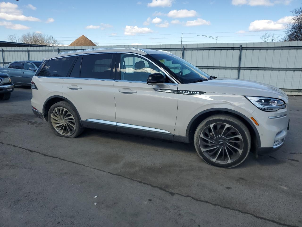 2021 Lincoln Aviator - Image 4