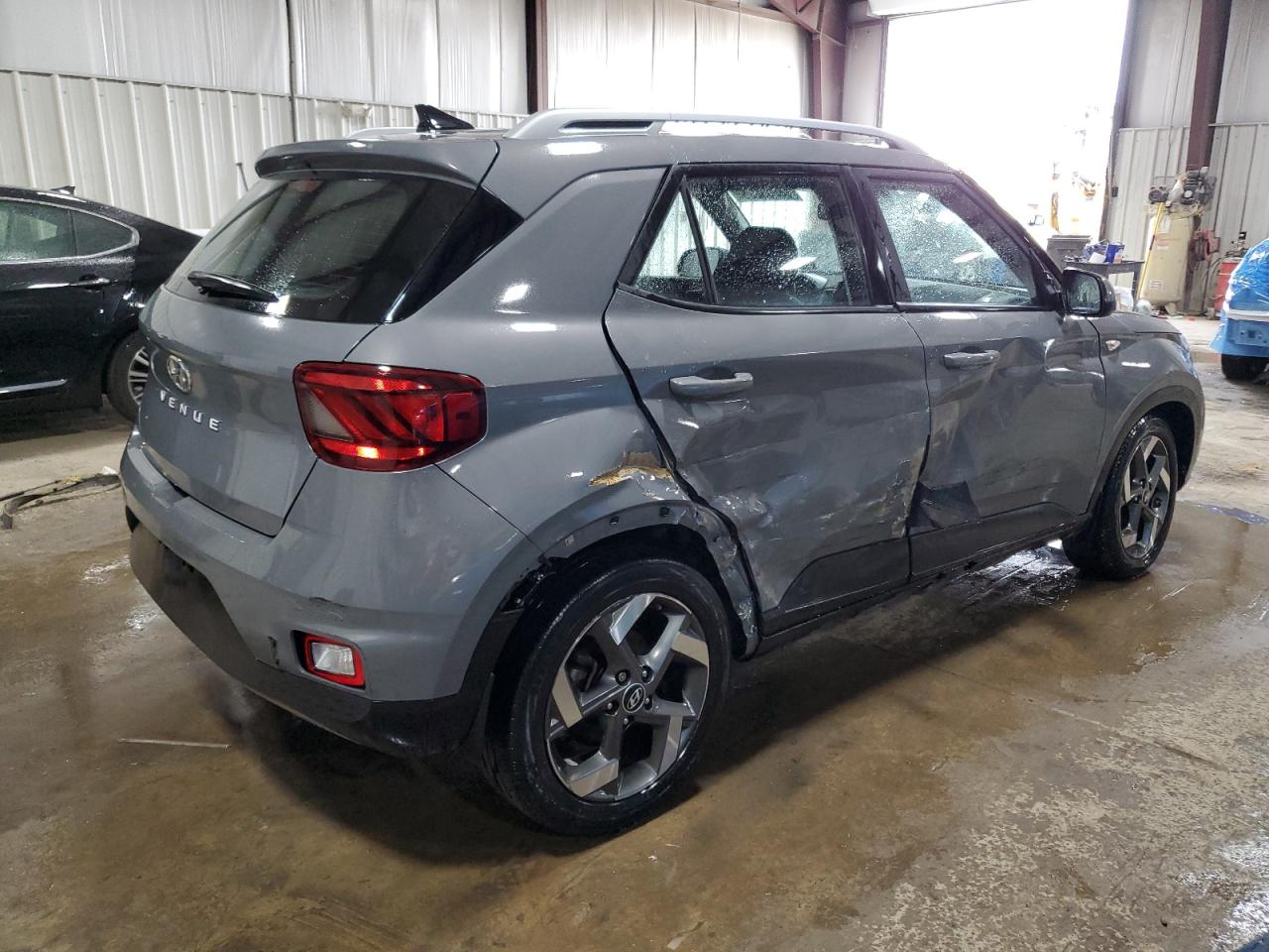 2022 Hyundai Venue - Image 3