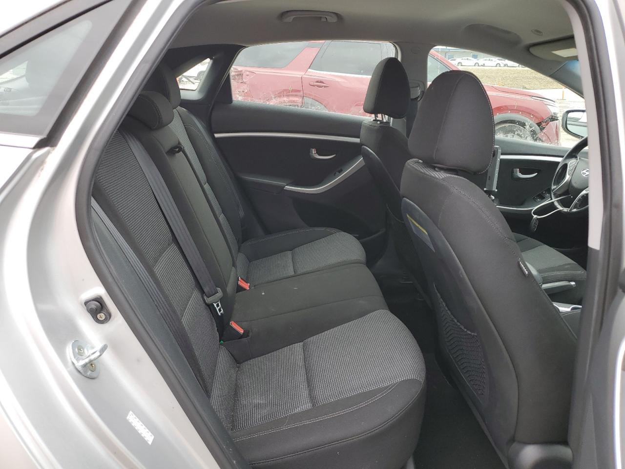 2016 Hyundai Elantra - Image 10