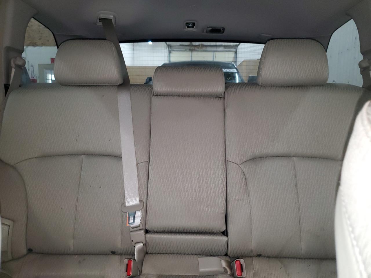 2012 Subaru Outback - Image 10