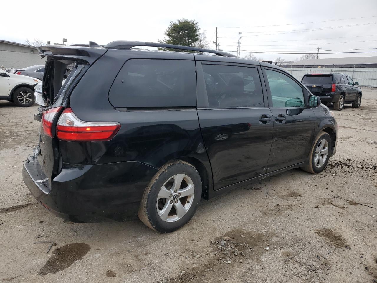 2019 Toyota Sienna - Image 3