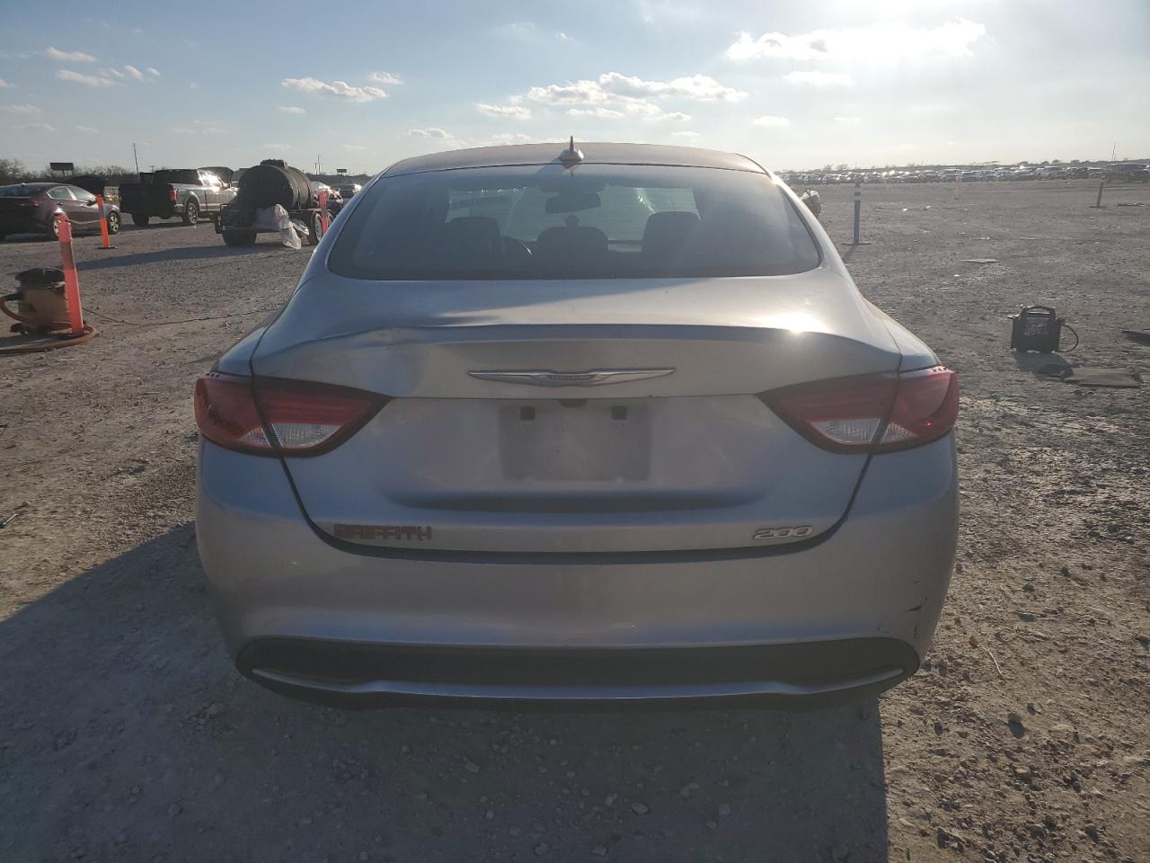 2016 Chrysler 200 - Image 6