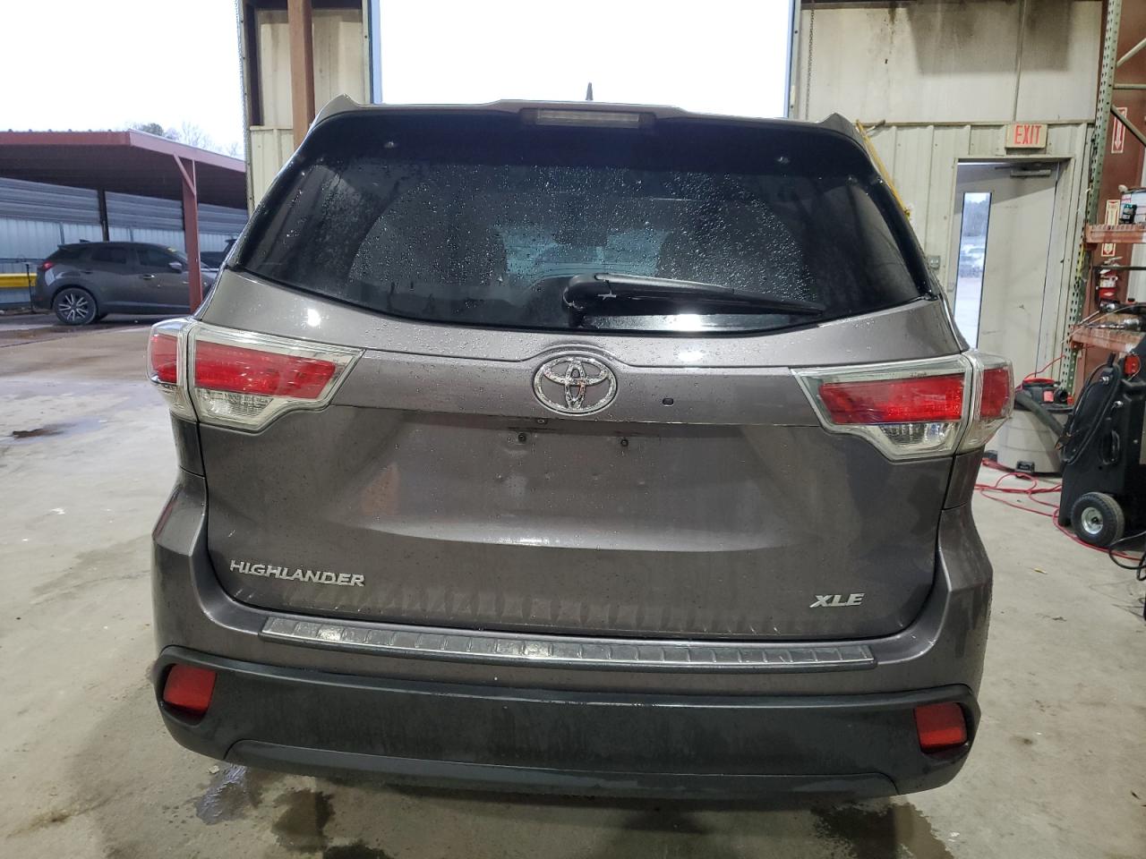 2016 Toyota Highlander - Image 6