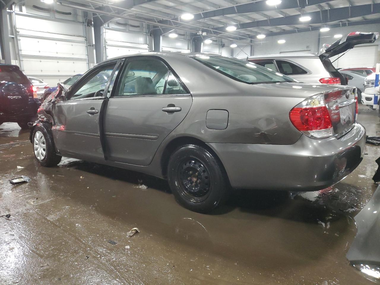 2005 Toyota Camry - Image 2