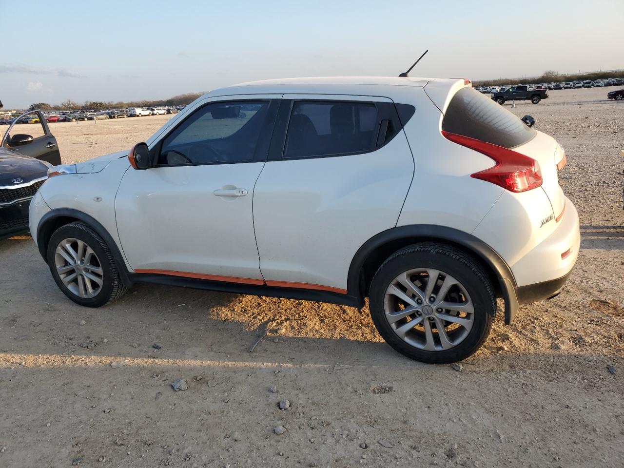2014 Nissan Juke - Image 2