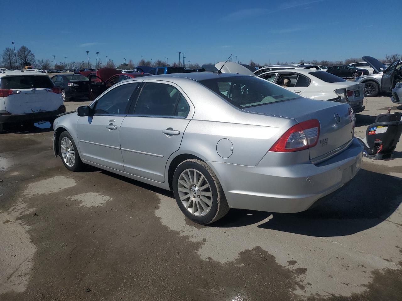 2009 Mercury Milan - Image 2