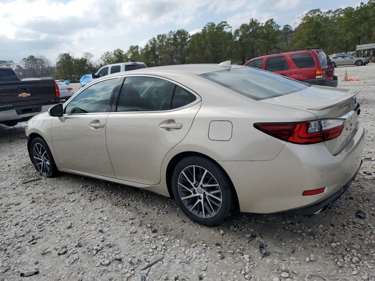 2016 Lexus ES - Image 2
