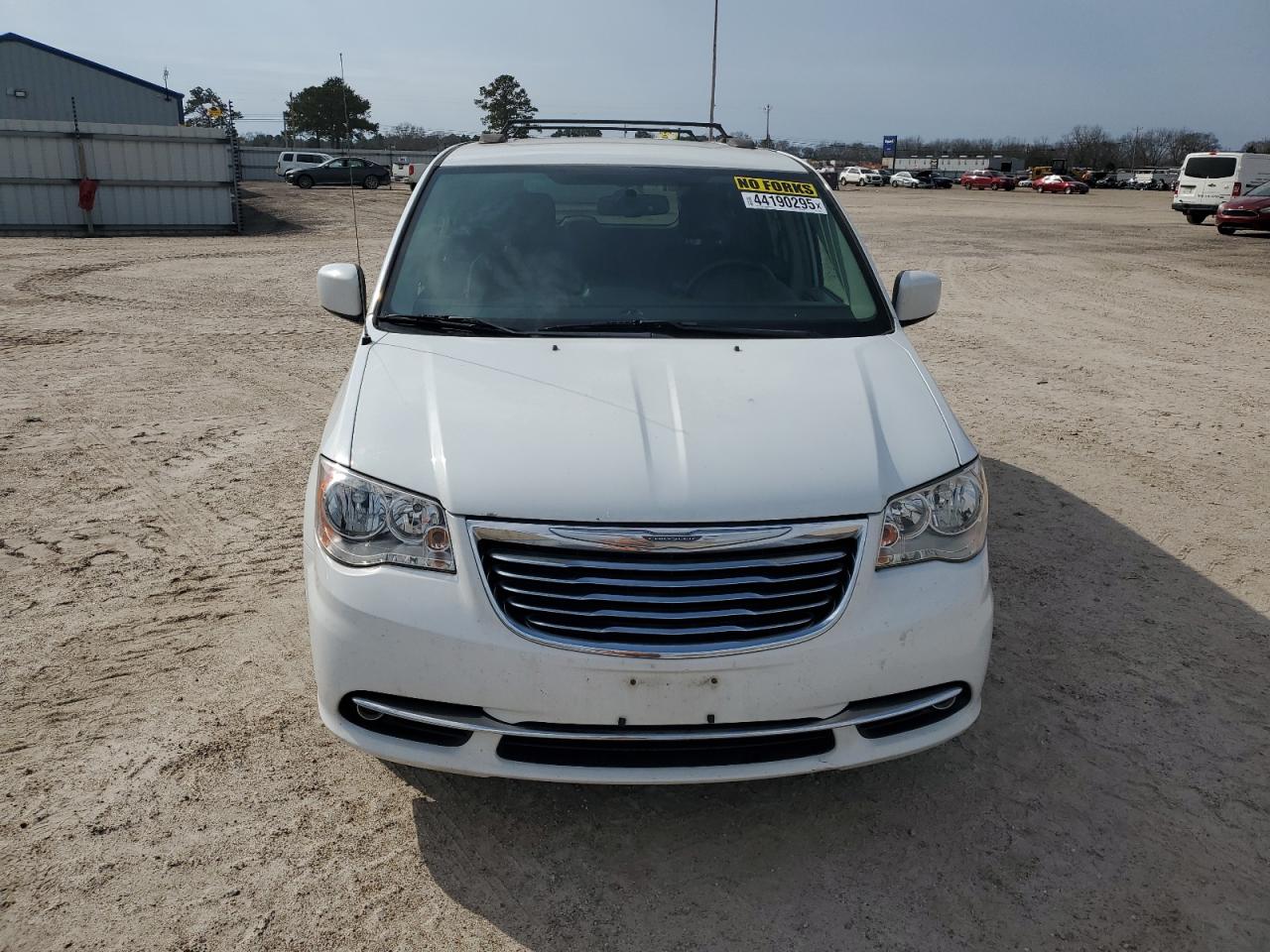 2016 Chrysler Town & Country - Image 5
