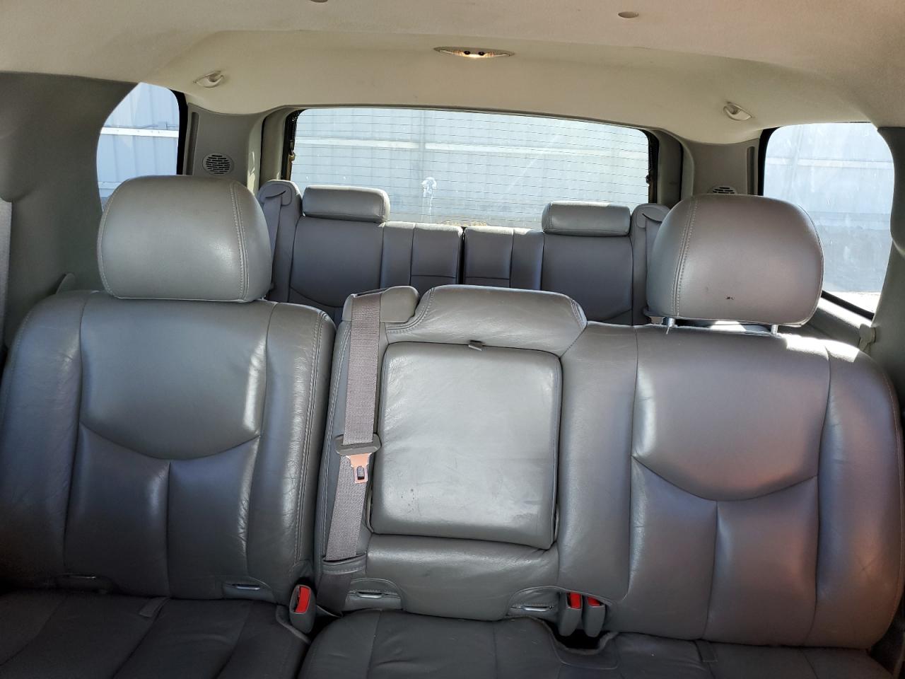 2003 Chevrolet Tahoe - Image 10