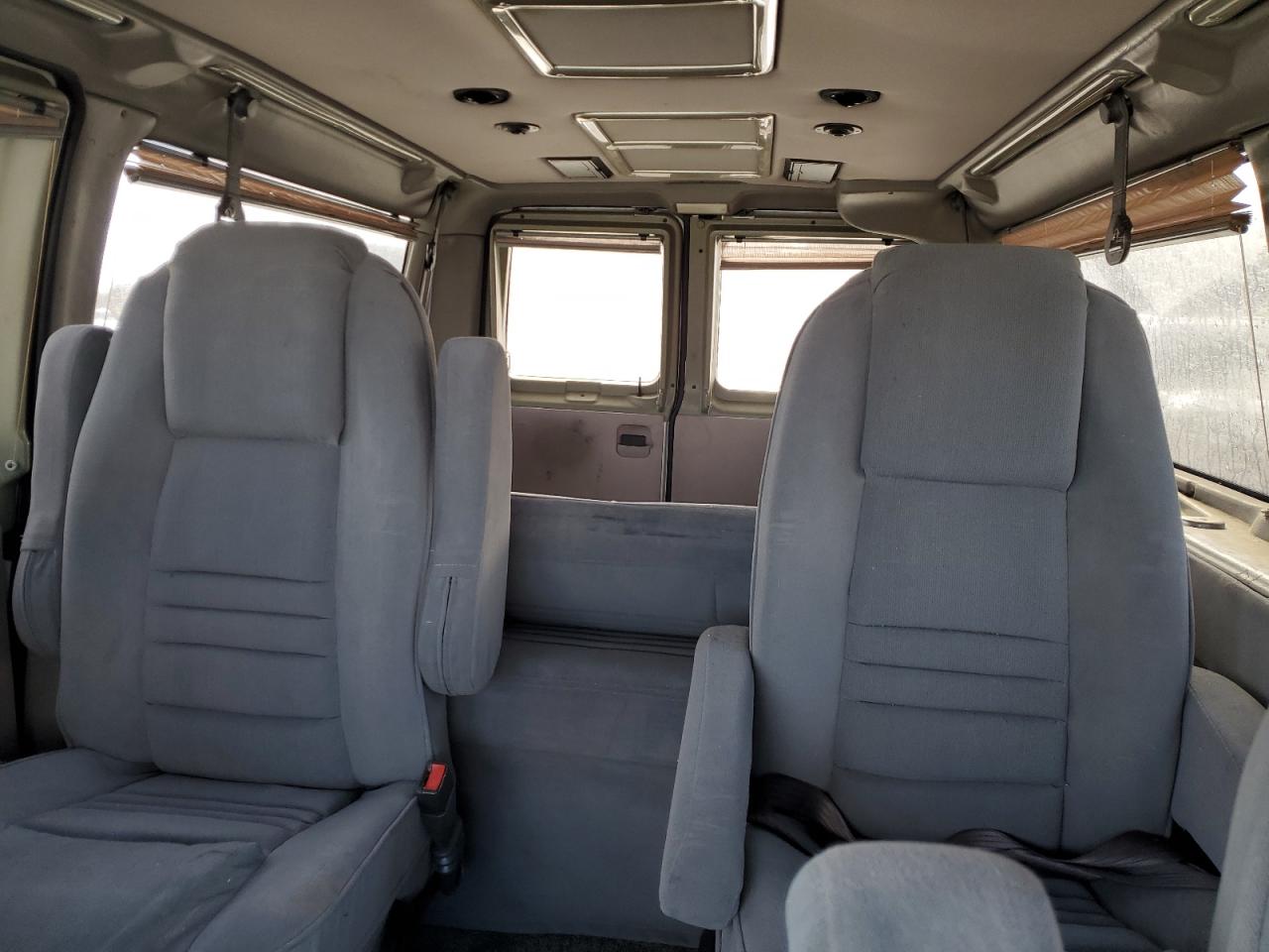 2002 Ford Econoline - Image 10