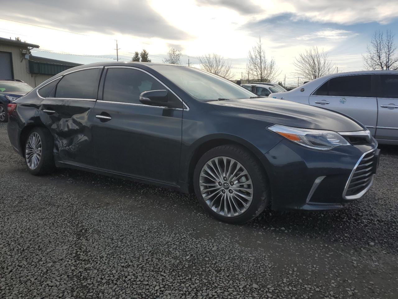 2016 Toyota Avalon - Image 4