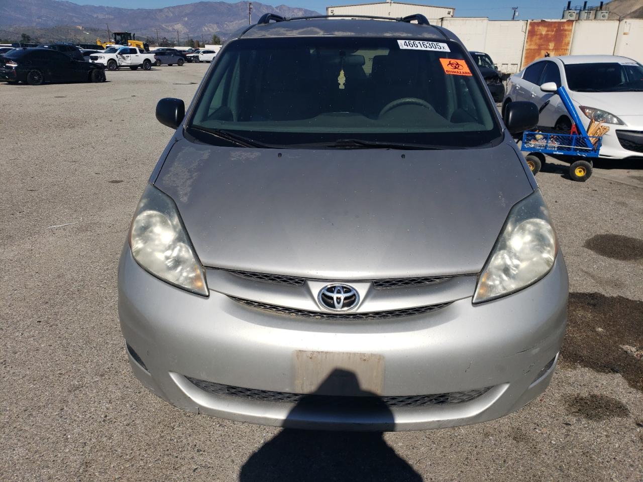 2010 Toyota Sienna - Image 5