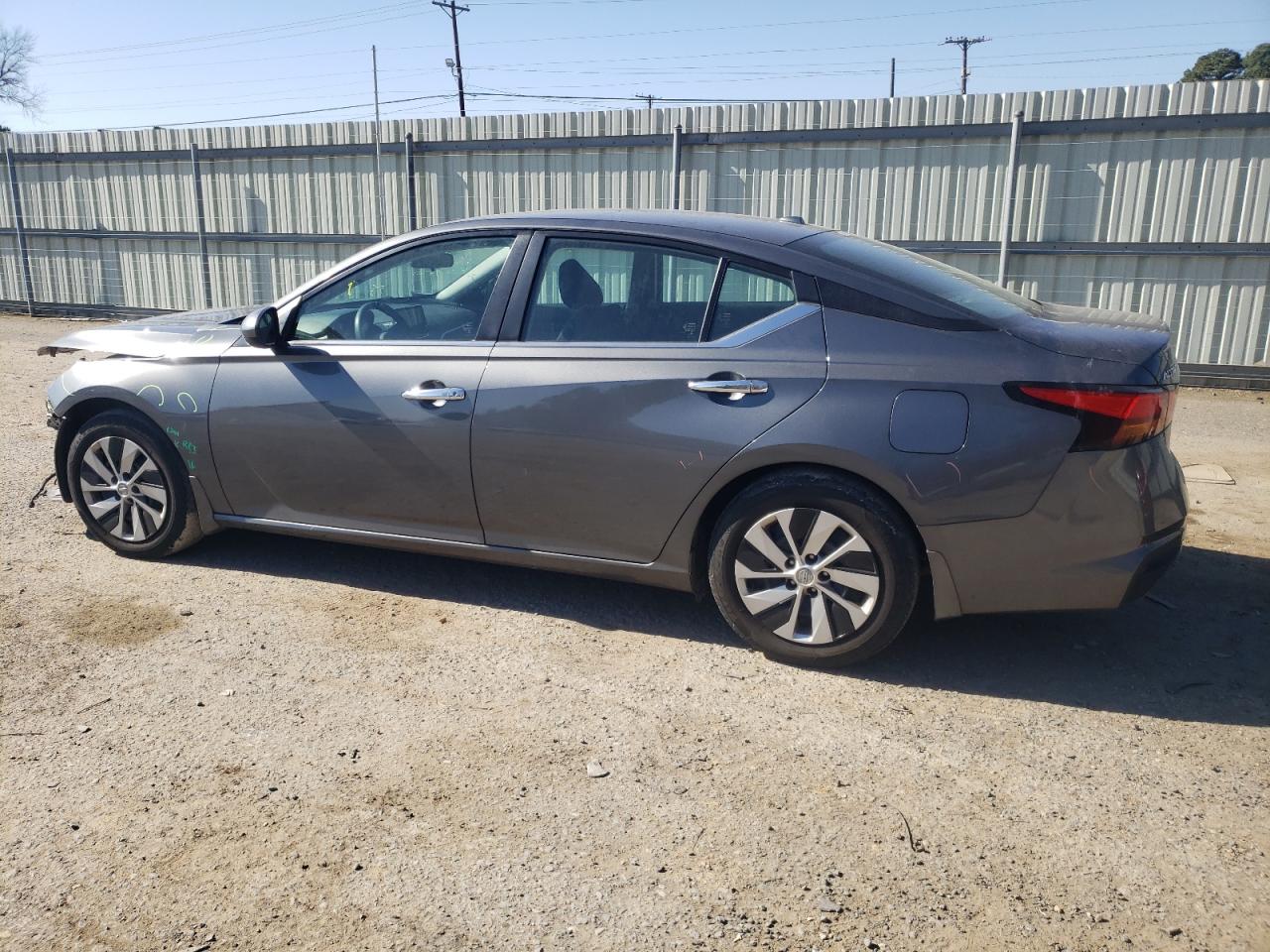 2019 Nissan Altima - Image 2