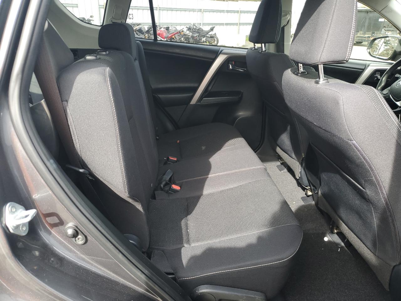 2018 Toyota RAV 4 - Image 11