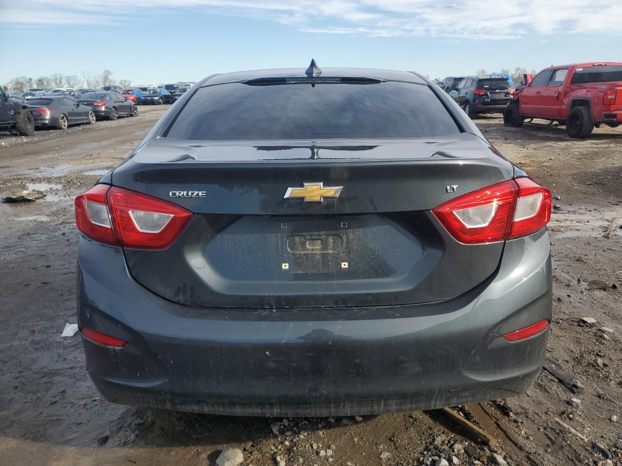 2018 Chevrolet Cruze - Image 6