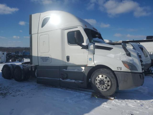 2020 Freightliner Cascadia 126 