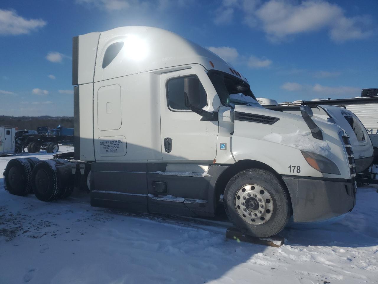 2020 Freightliner Cascadia 126 იყიდება Earlington-ში, KY - Side