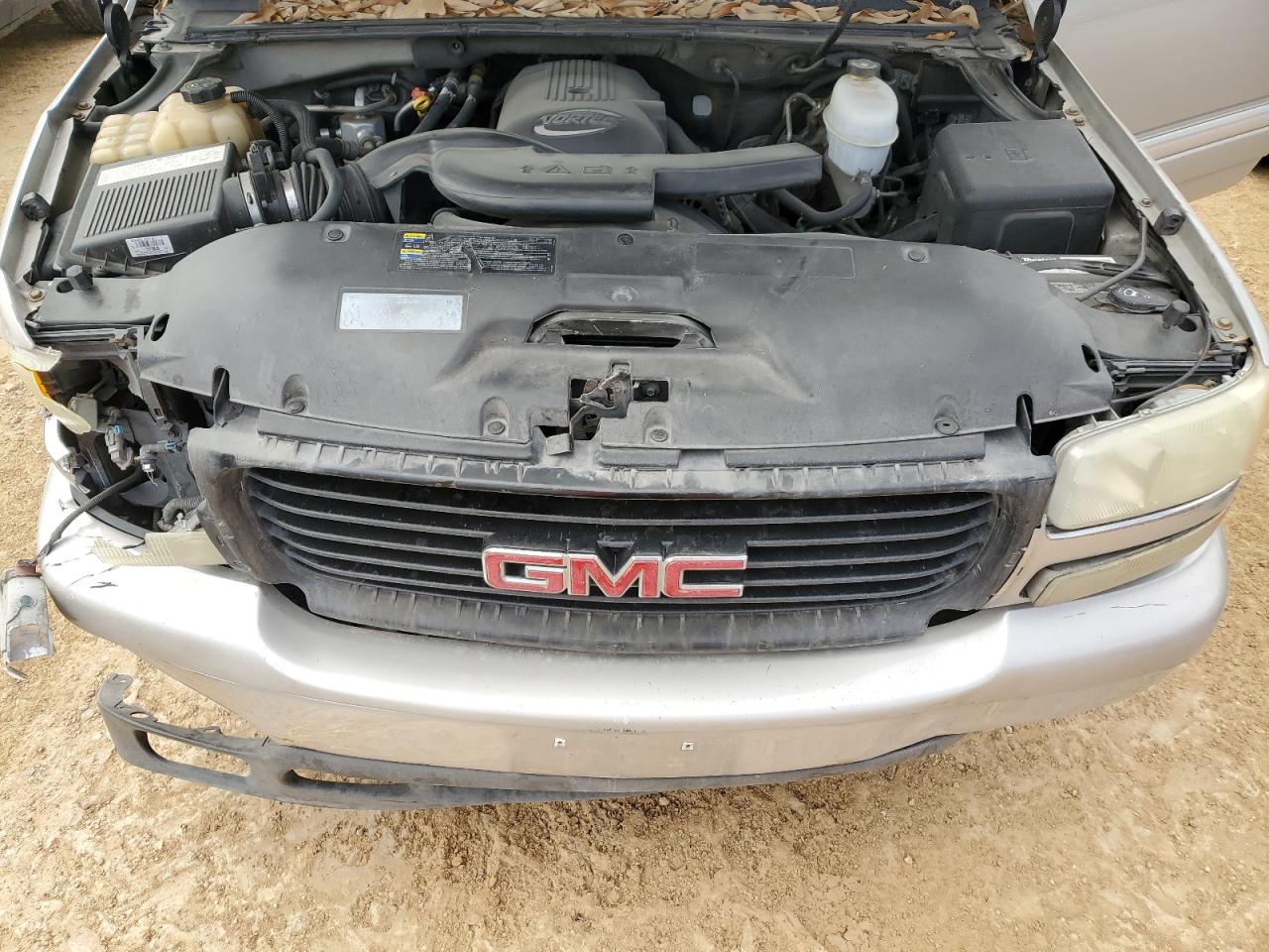 2004 GMC Yukon - Image 12