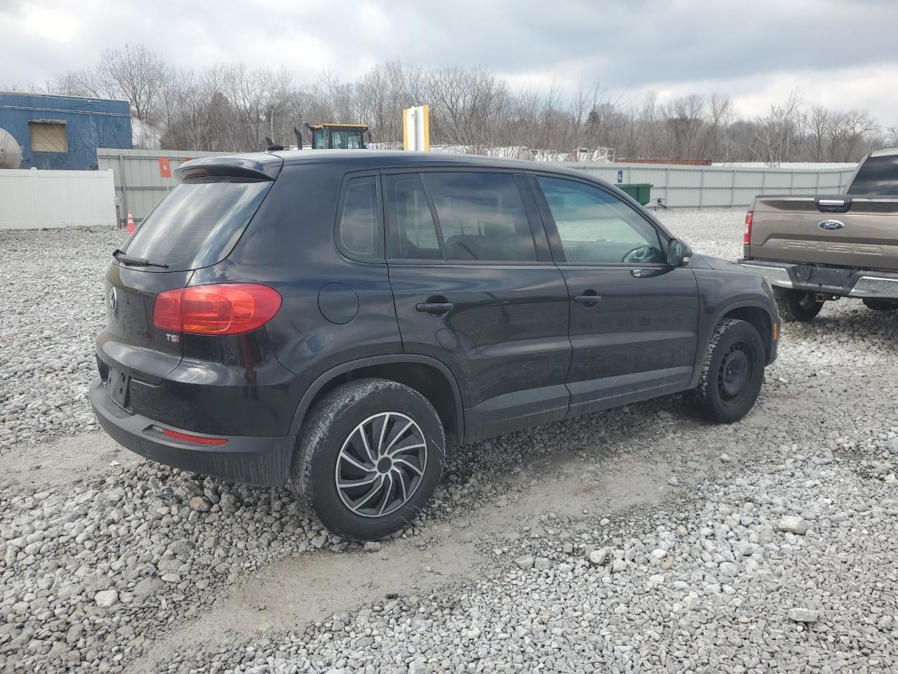 2017 Volkswagen Tiguan - Image 3