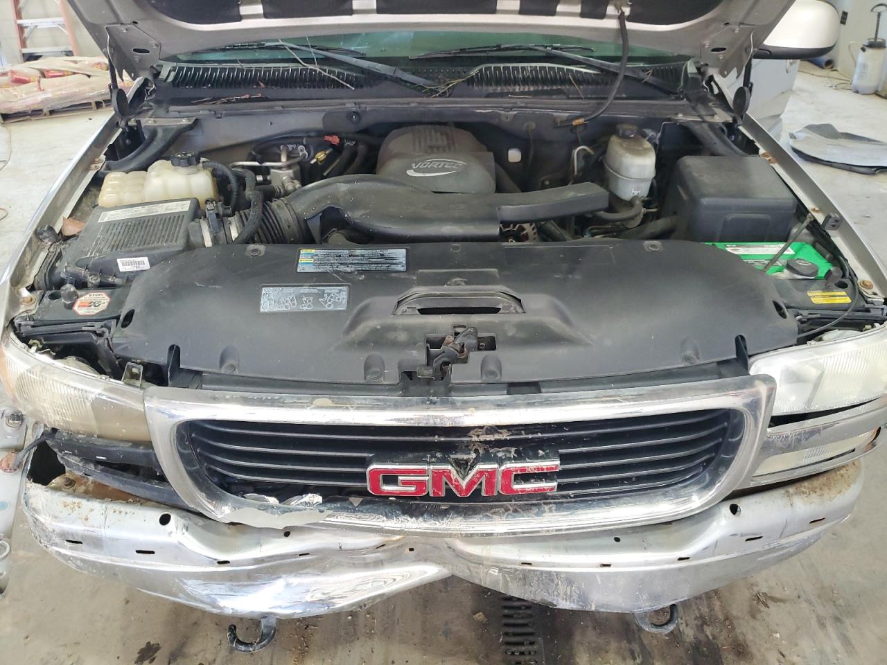 2004 GMC Yukon - Image 14