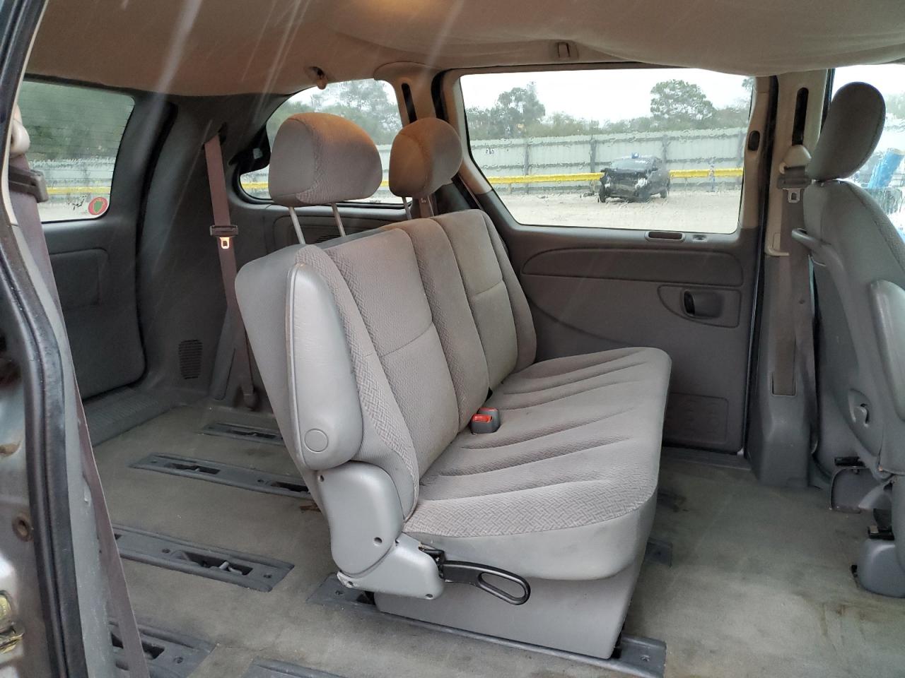 2006 Chrysler Town & Country - Image 11