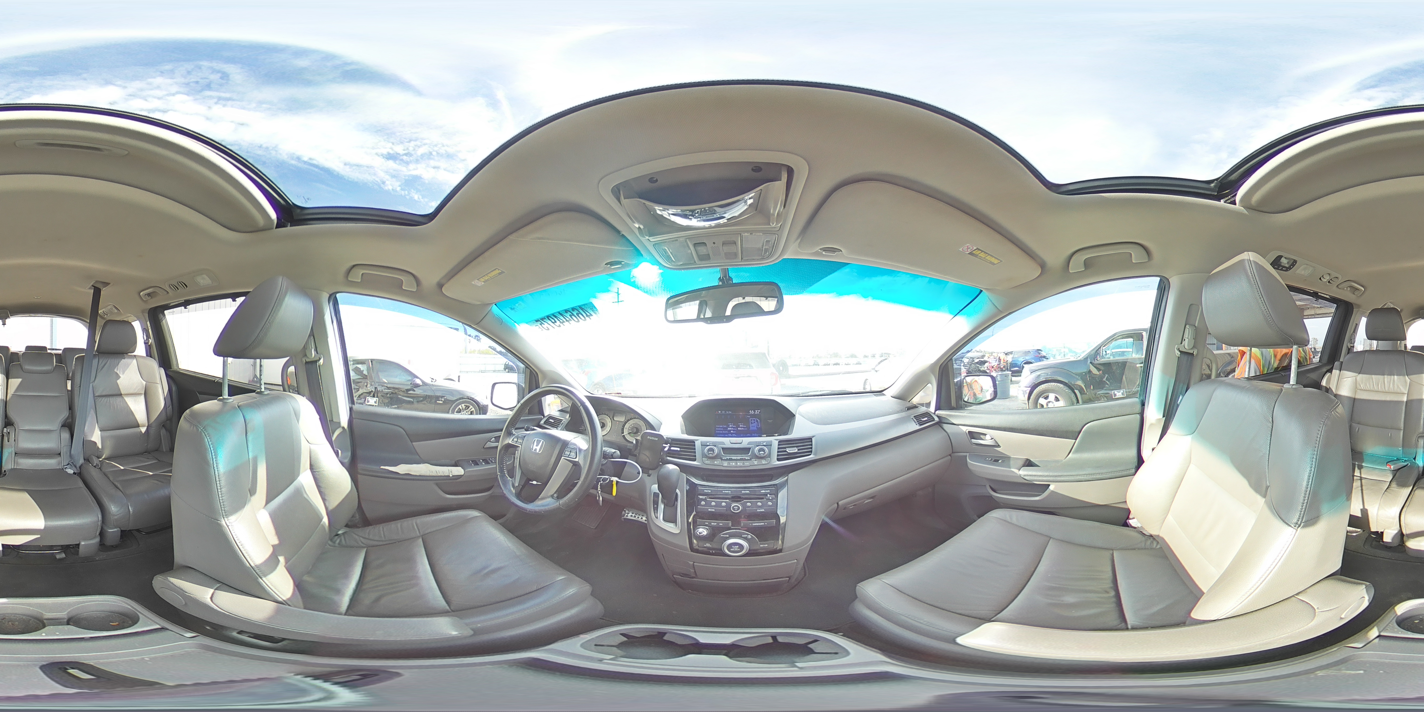 2012 Honda Odyssey - Image 15