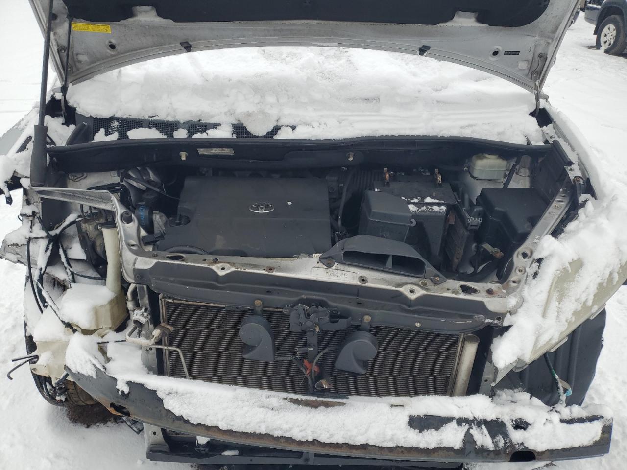 2011 Toyota Sienna - Image 12