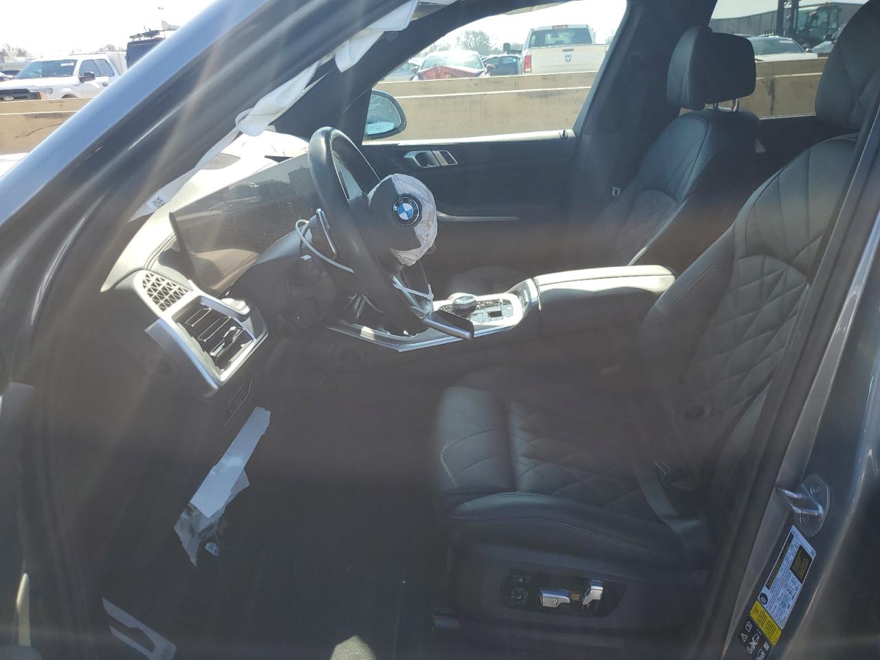 2024 BMW X7 - Image 7