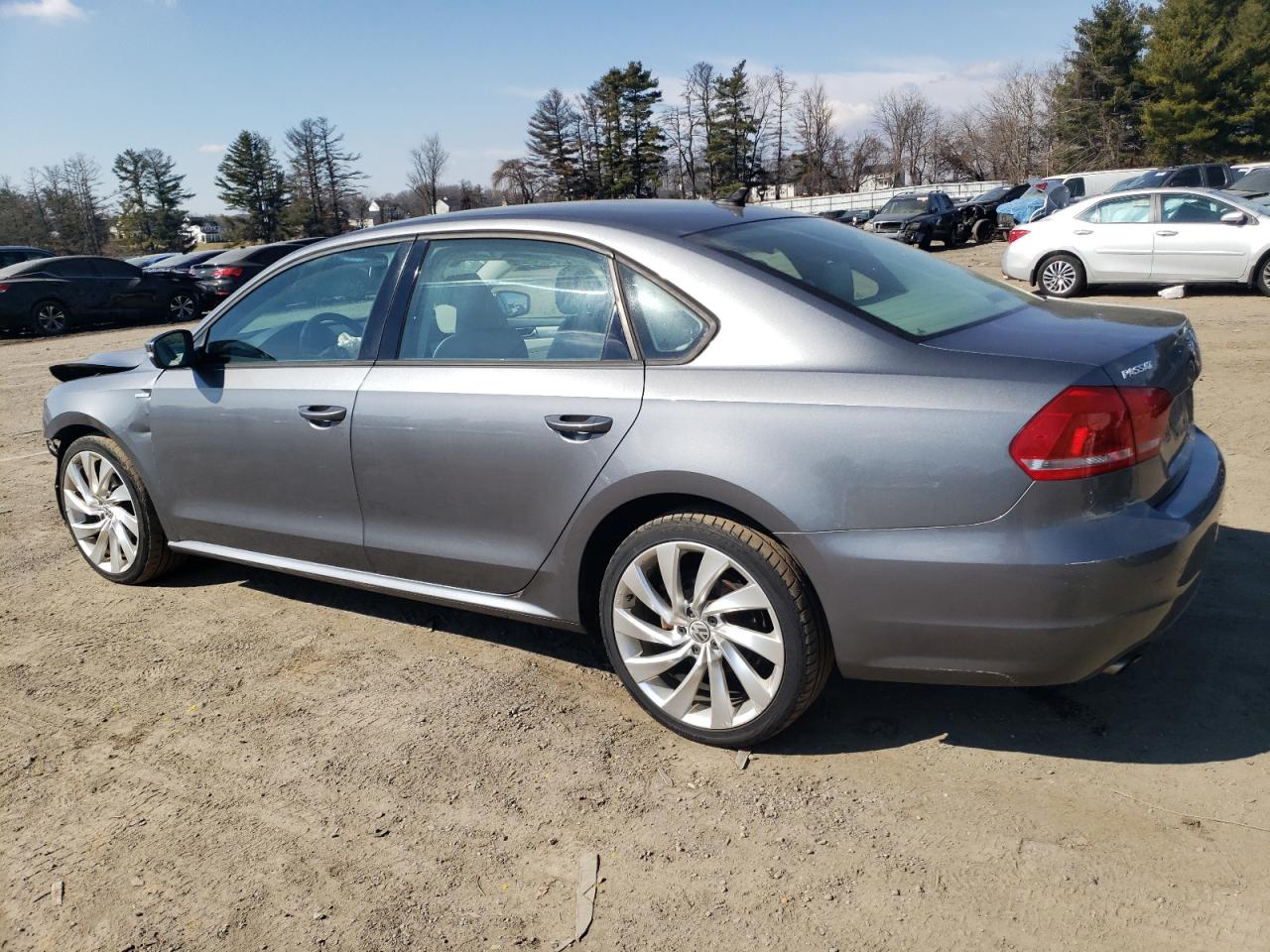 2015 Volkswagen Passat - Image 2