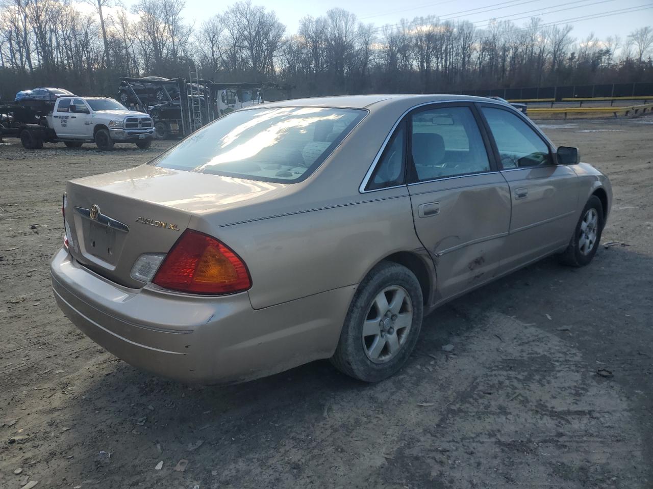 2001 Toyota Avalon - Image 3