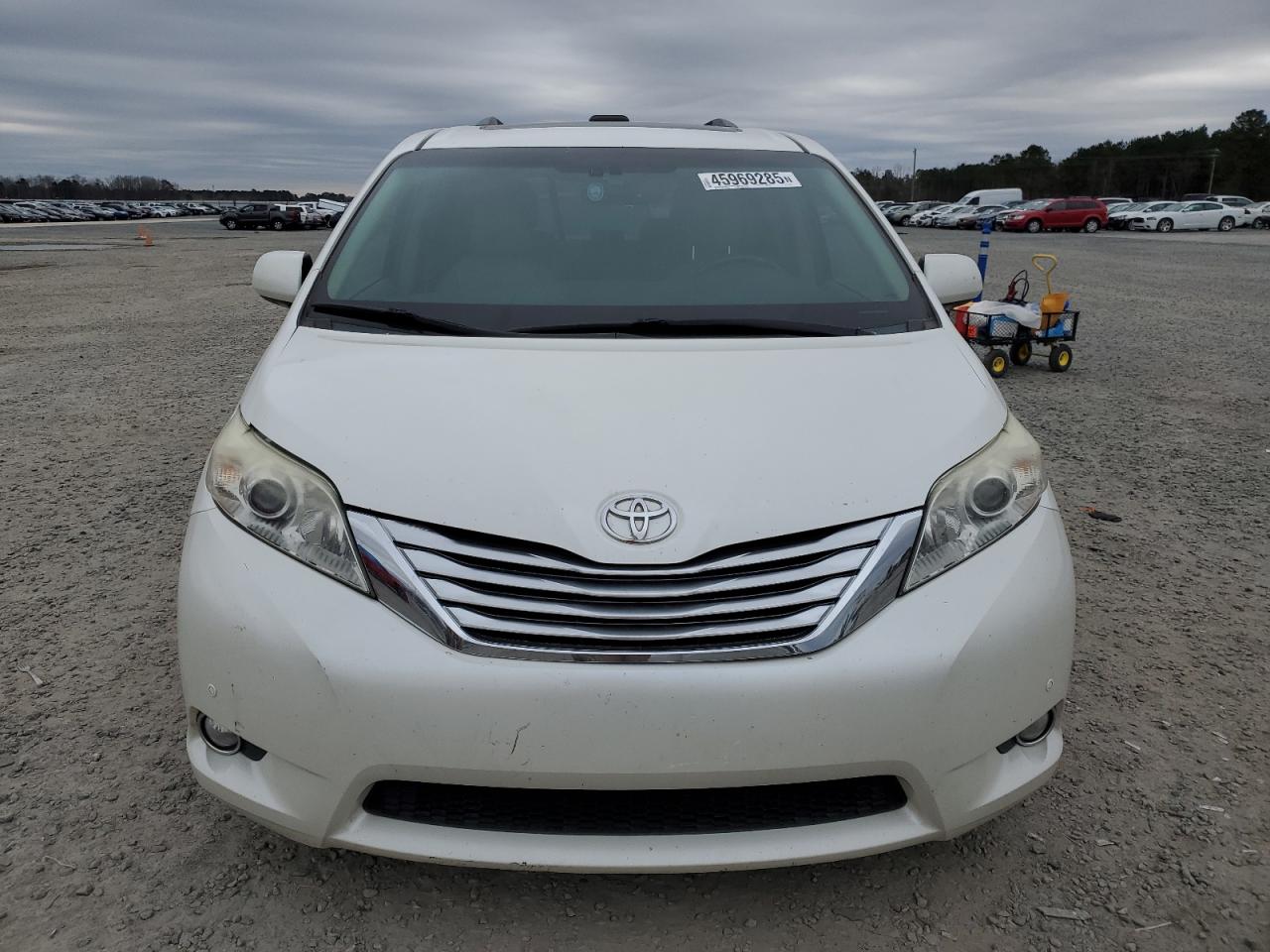 2011 Toyota Sienna - Image 5