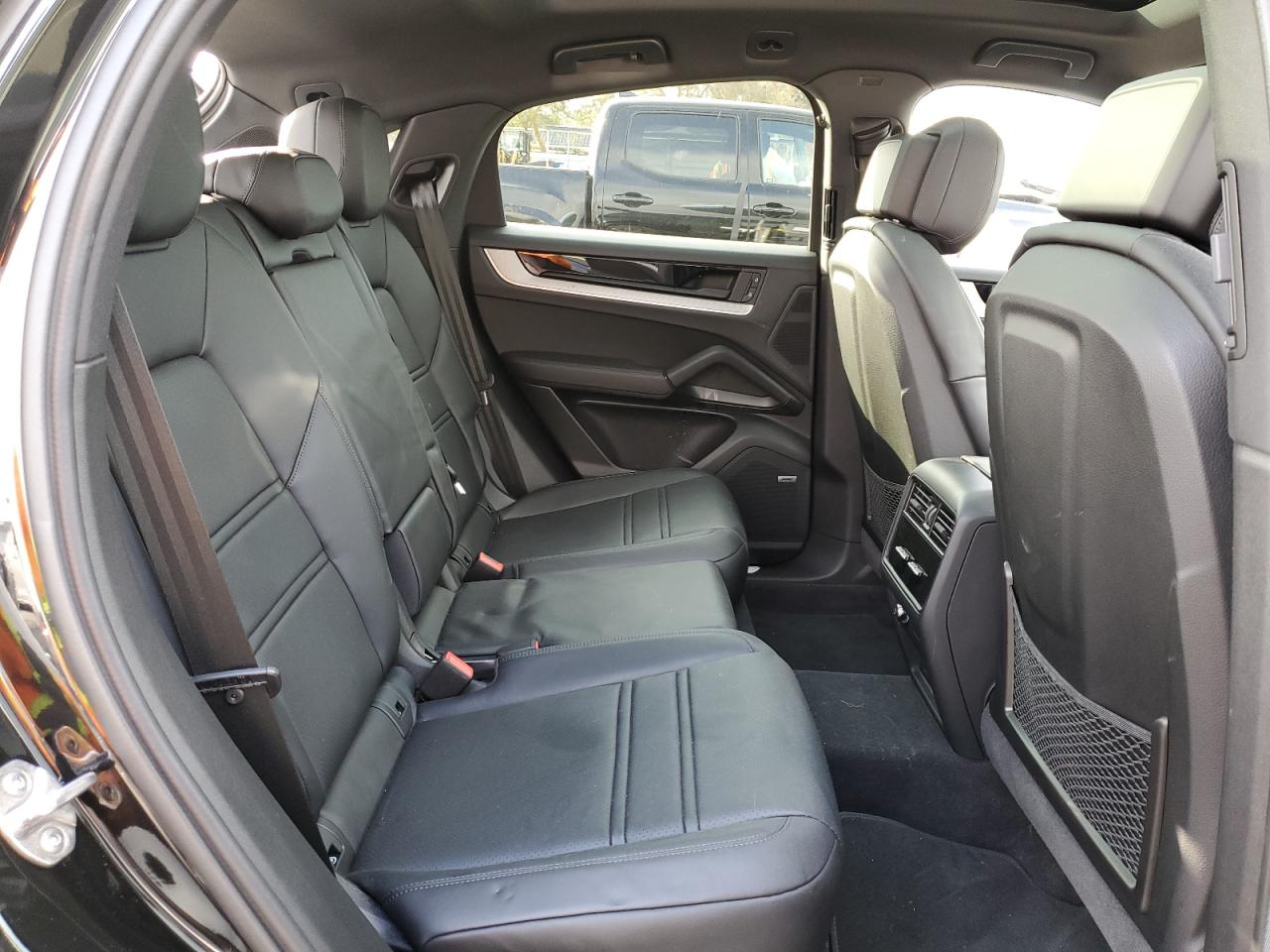2024 Porsche Cayenne - Image 11
