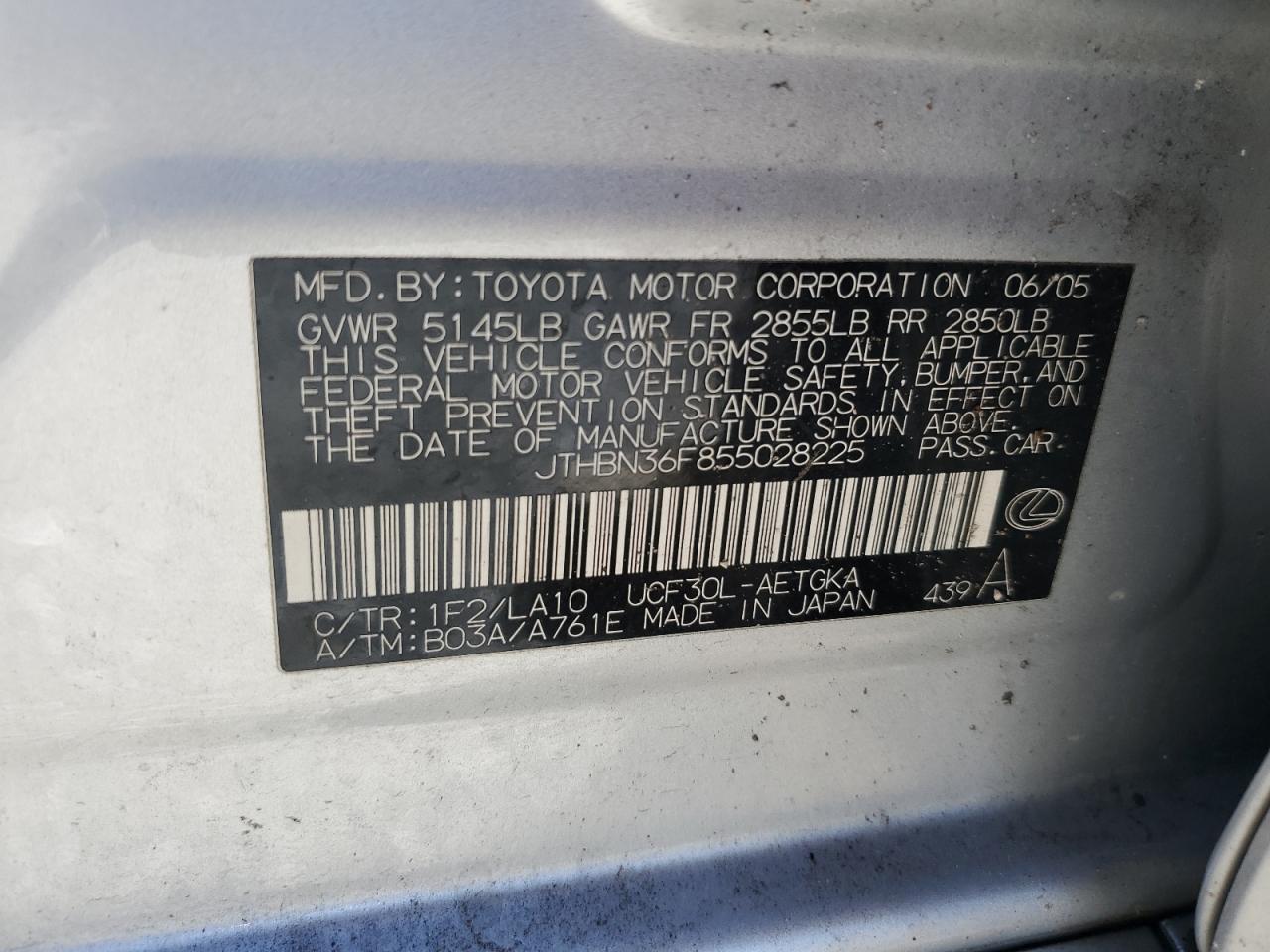 2005 Lexus LS - Image 12