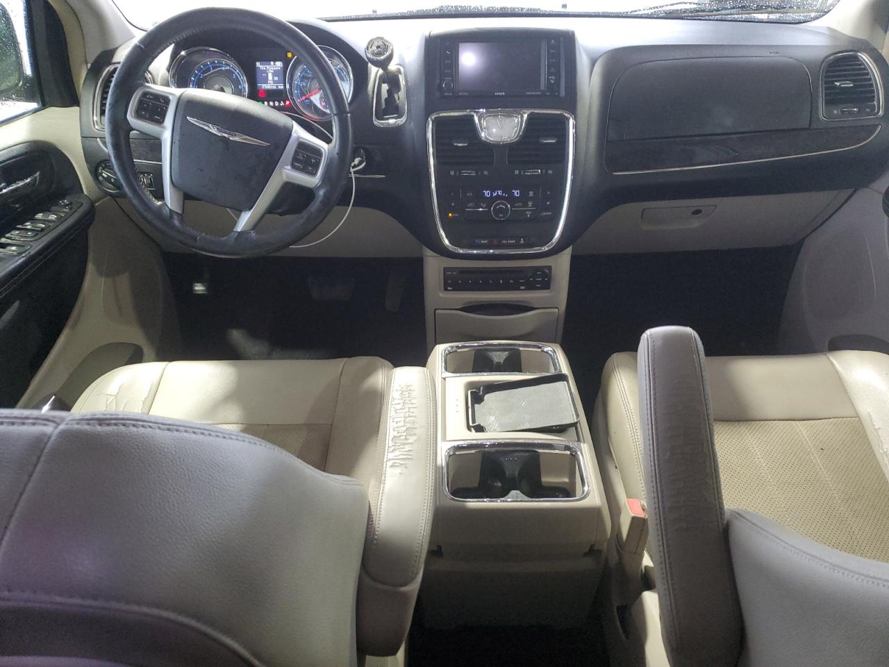 2012 Chrysler Town & Country - Image 8