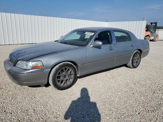 2006 Lincoln Town Car Signature Limited