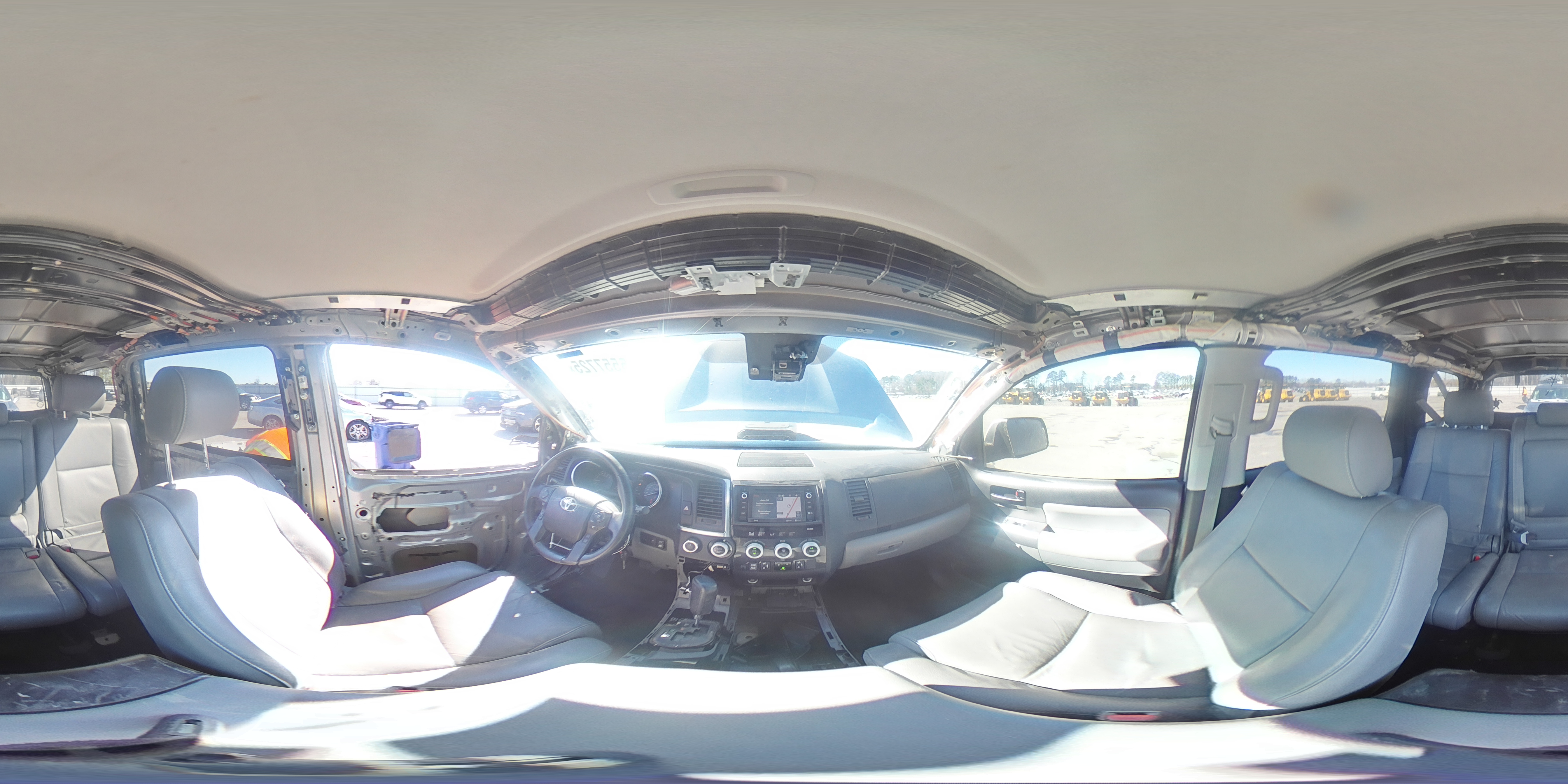 2018 Toyota Sequoia - Image 14