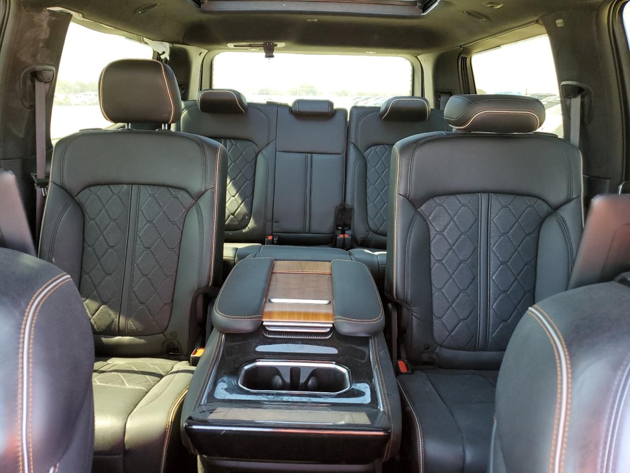 2022 Jeep Grand Wagoneer - Image 10