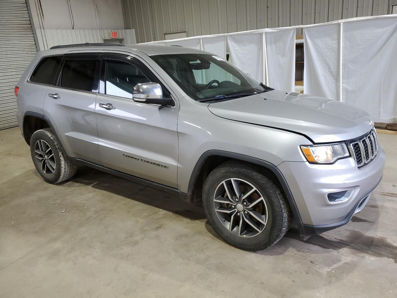 2017 Jeep Grand Cherokee - Image 4
