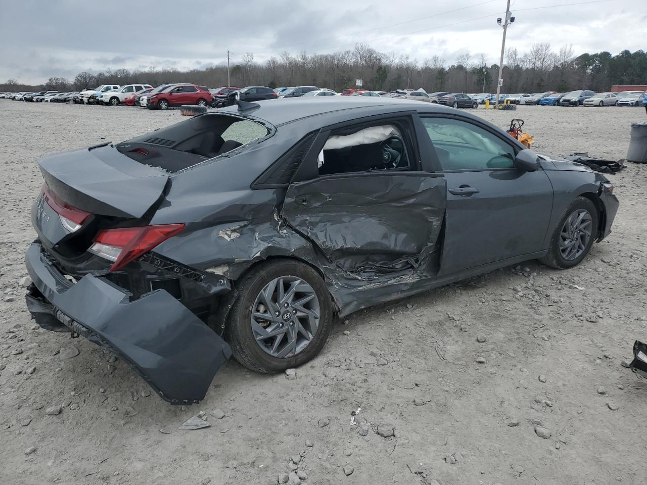 2024 Hyundai Elantra - Image 3