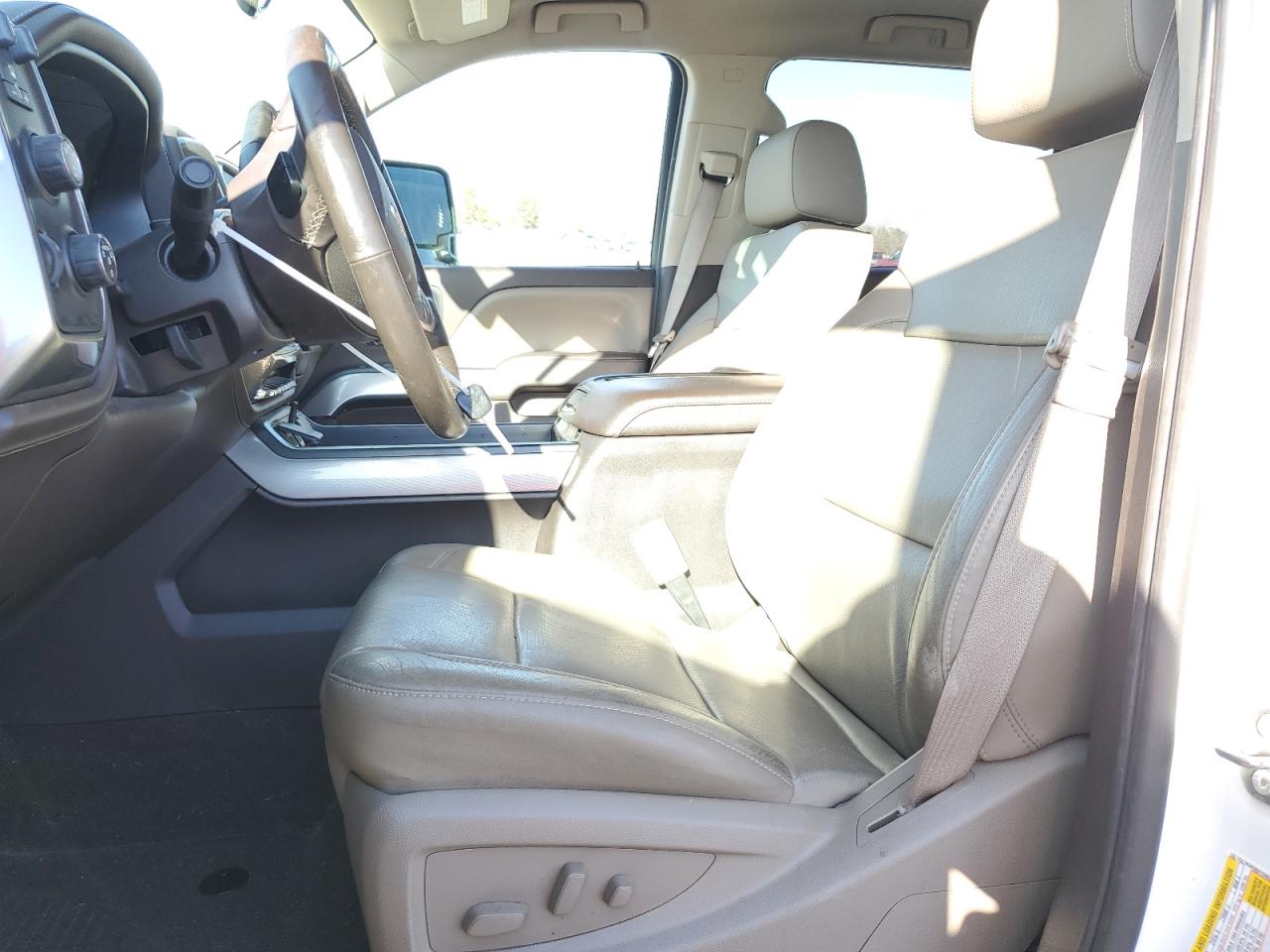 2015 Chevrolet Silverado - Image 7
