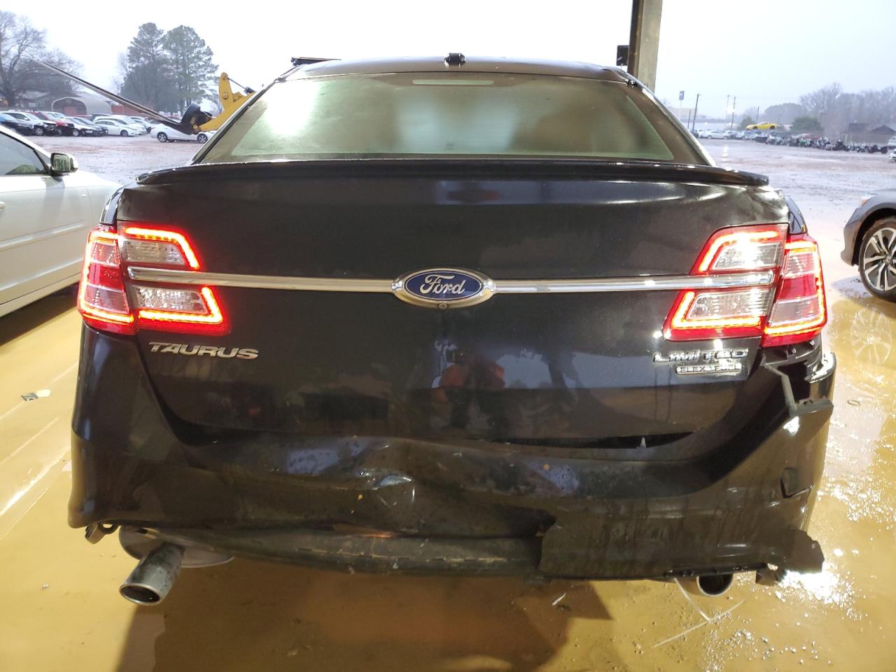 2015 Ford Taurus - Image 6