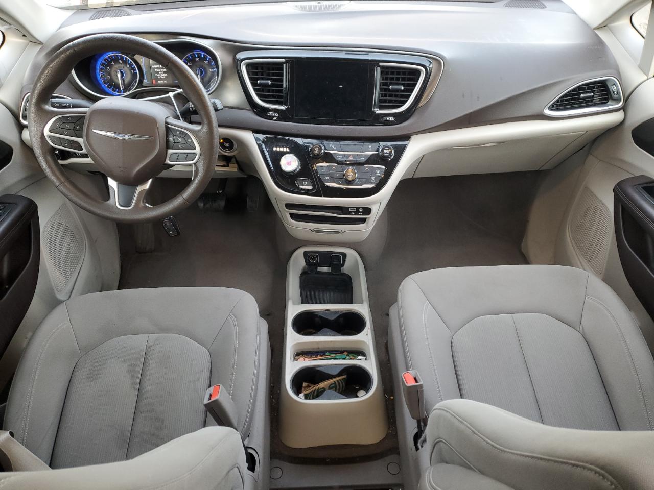 2017 Chrysler Pacifica - Image 8